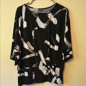 Clara Sun Woo black and white blouse. 1X.